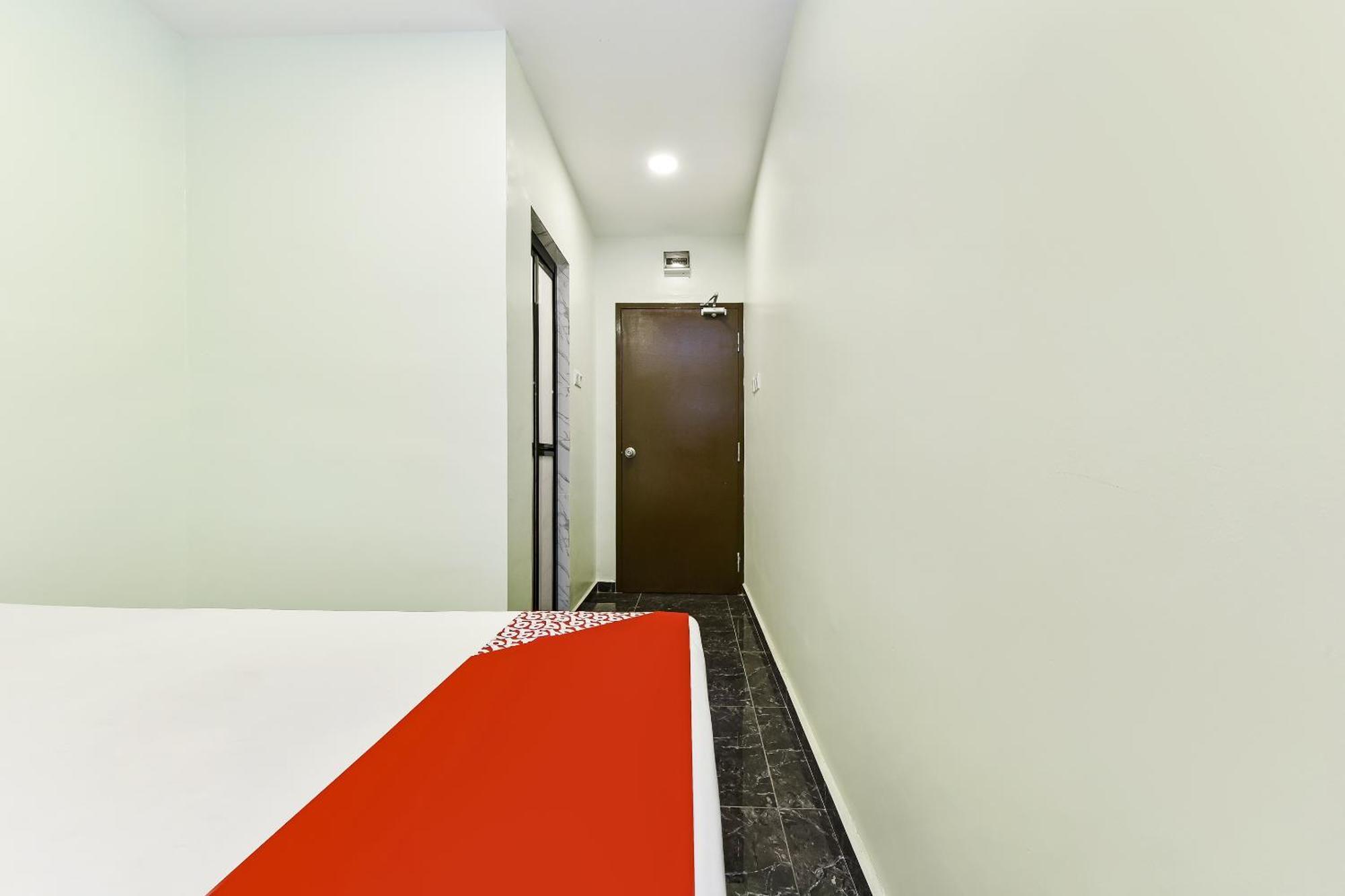 Oyo 90445 Th Hotel Bahau Eksteriør billede